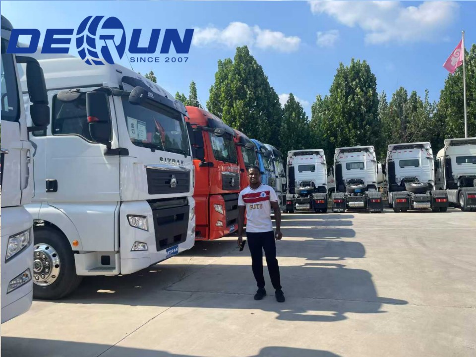 Клиентите на Сомалија ја посетија фабриката за да ги проверат нашите камиони