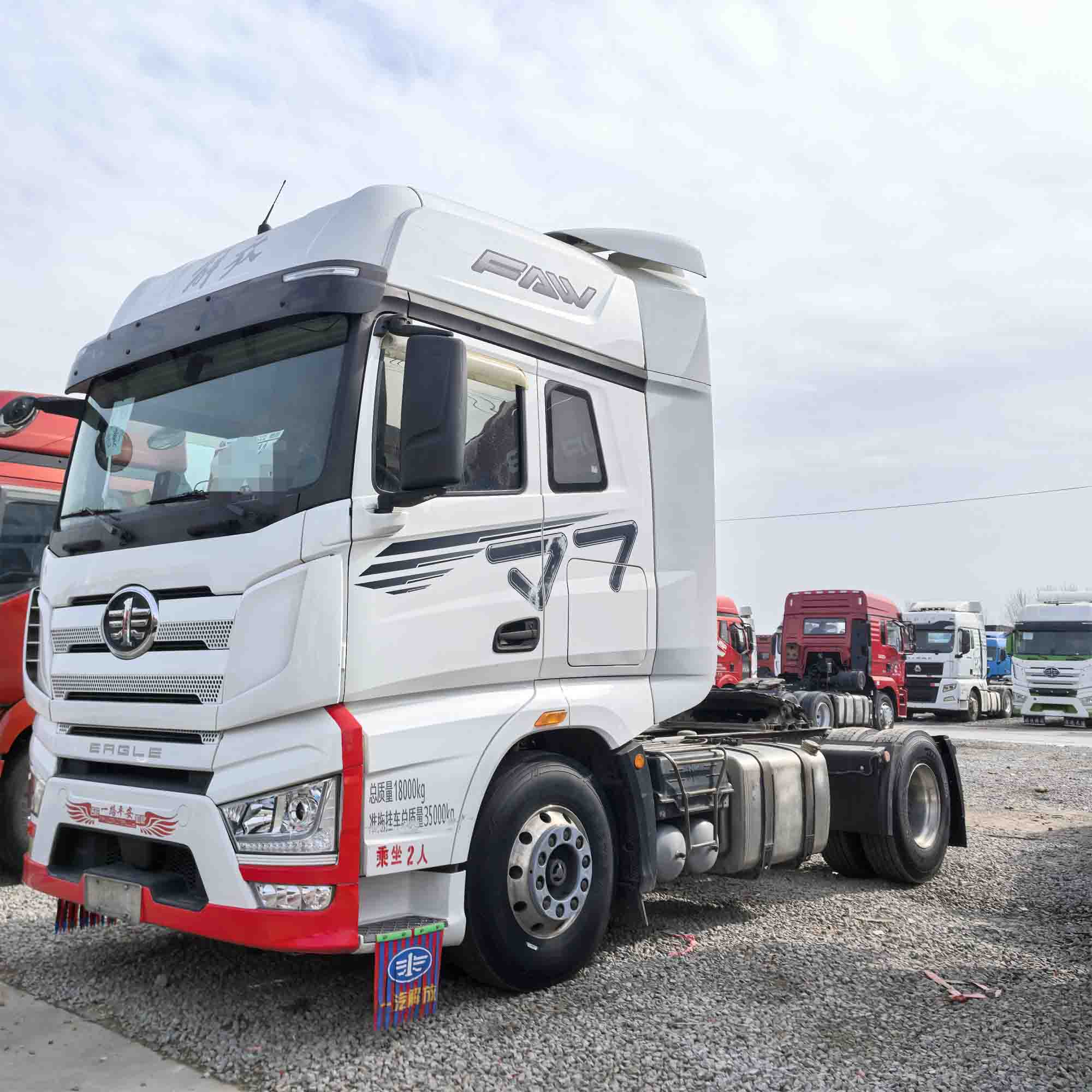 FAW користеше камион со трактор 4x2 J7