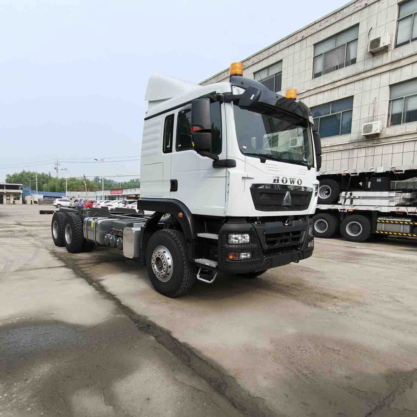 Камион Howo 6x4 NX карго шасија