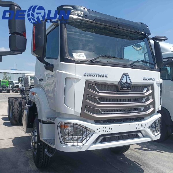 Синотрук Хауо NX 6x4 камион со товарна шасија